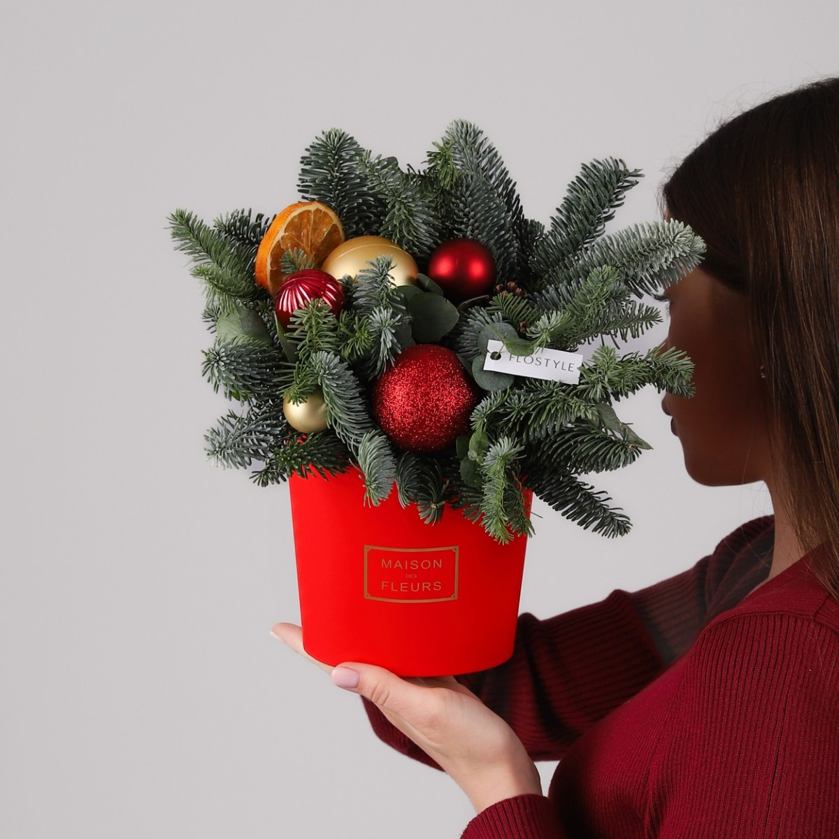 Новогодняя композиция в коробке с датской елью